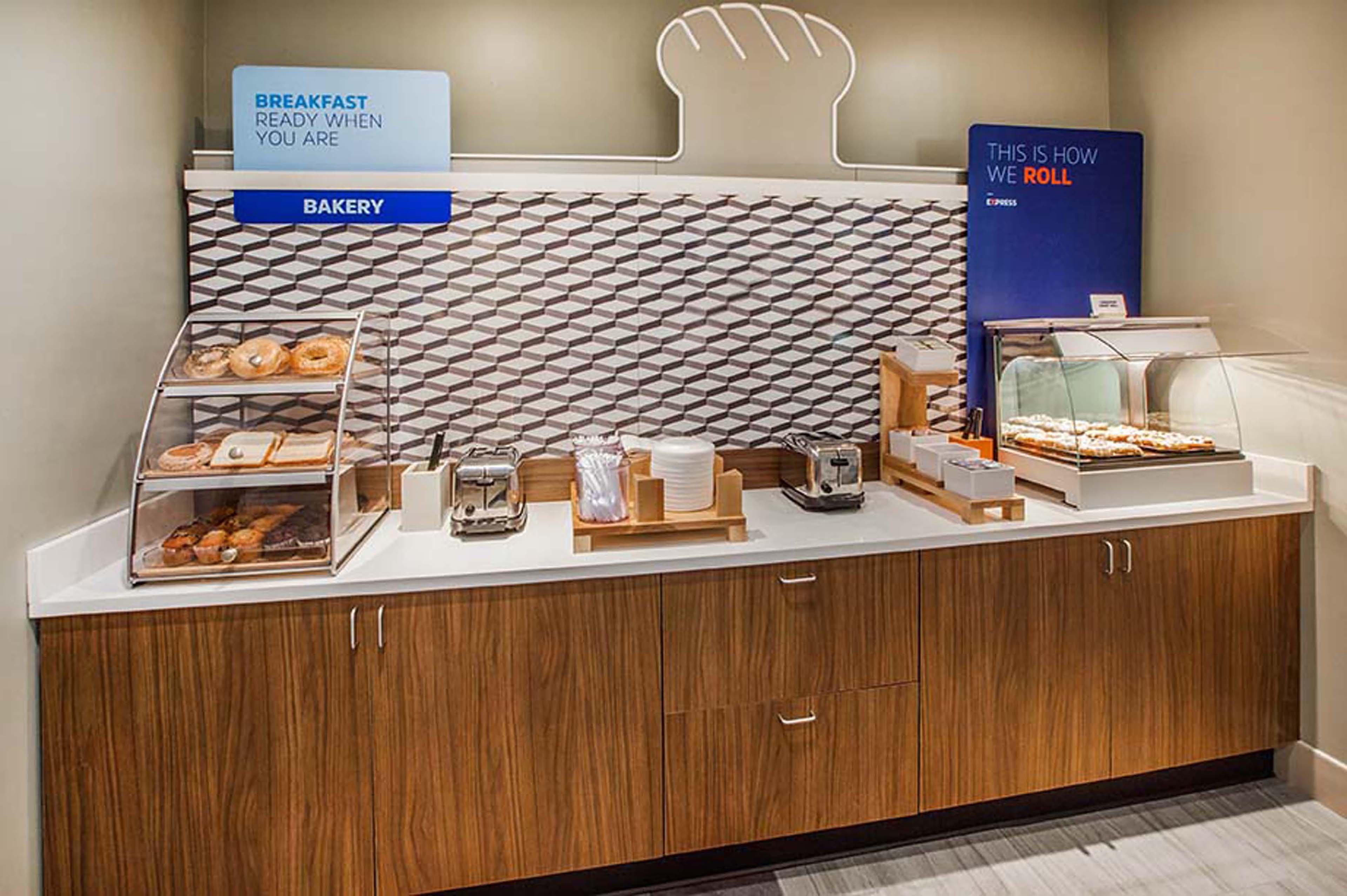 Holiday Inn Express Hotel & Suites Wichita Northeast By Ihg Buitenkant foto