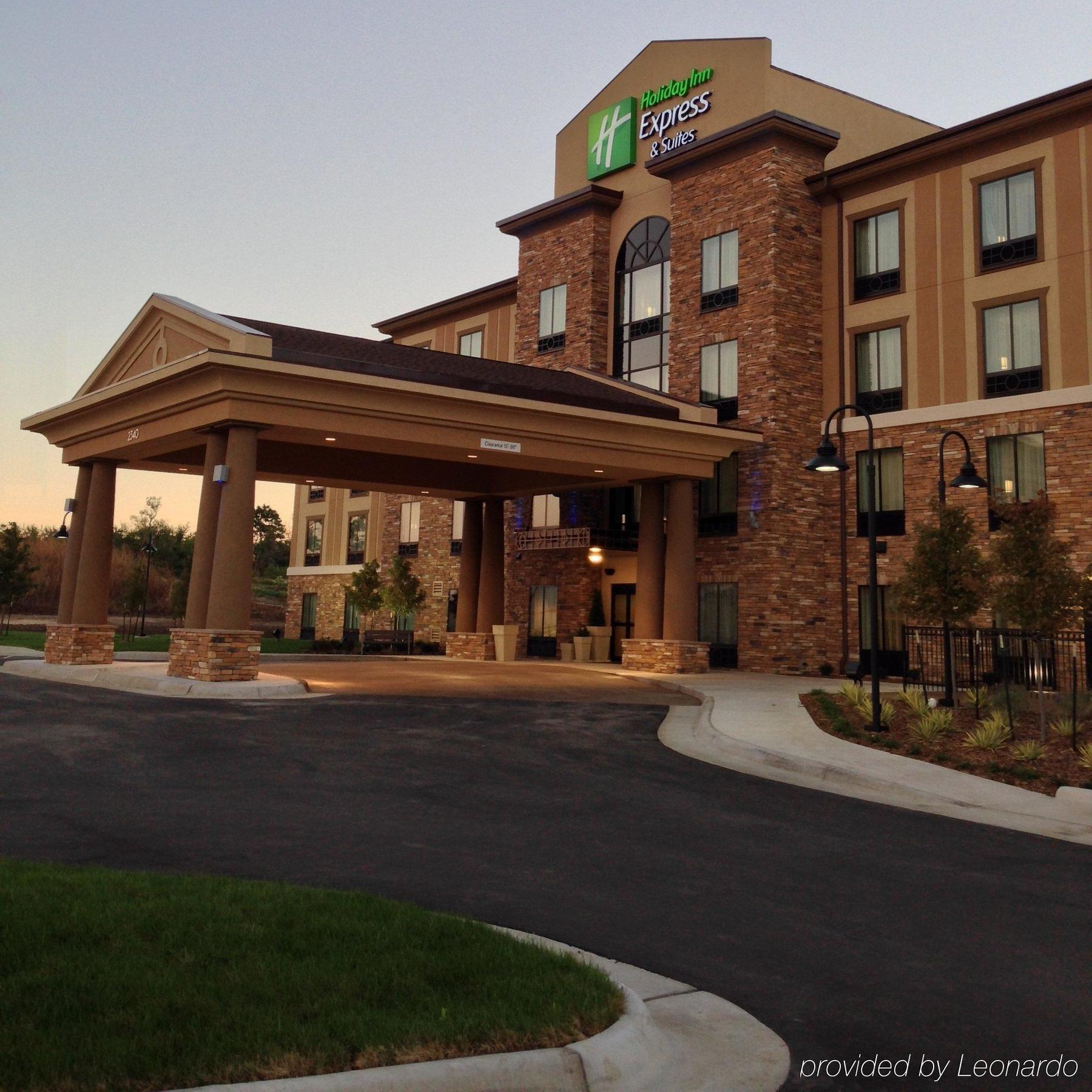 Holiday Inn Express Hotel & Suites Wichita Northeast By Ihg Buitenkant foto