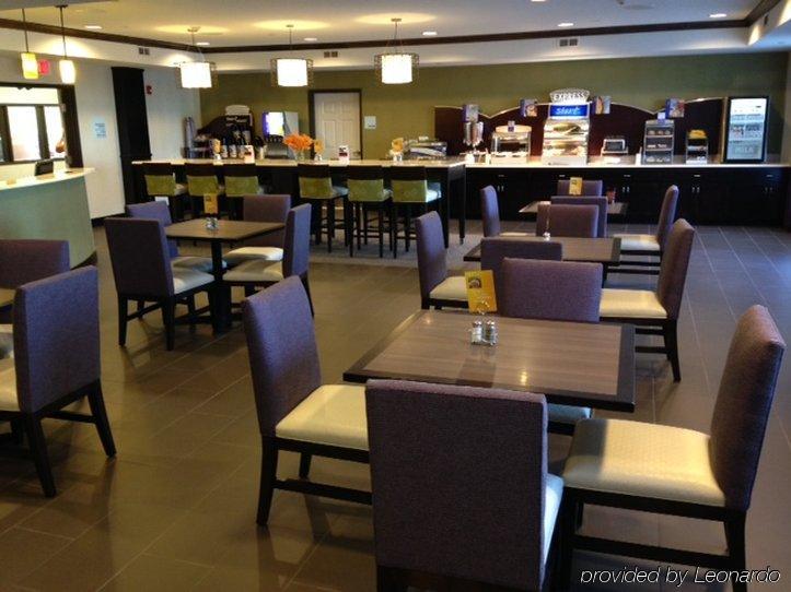 Holiday Inn Express Hotel & Suites Wichita Northeast By Ihg Buitenkant foto