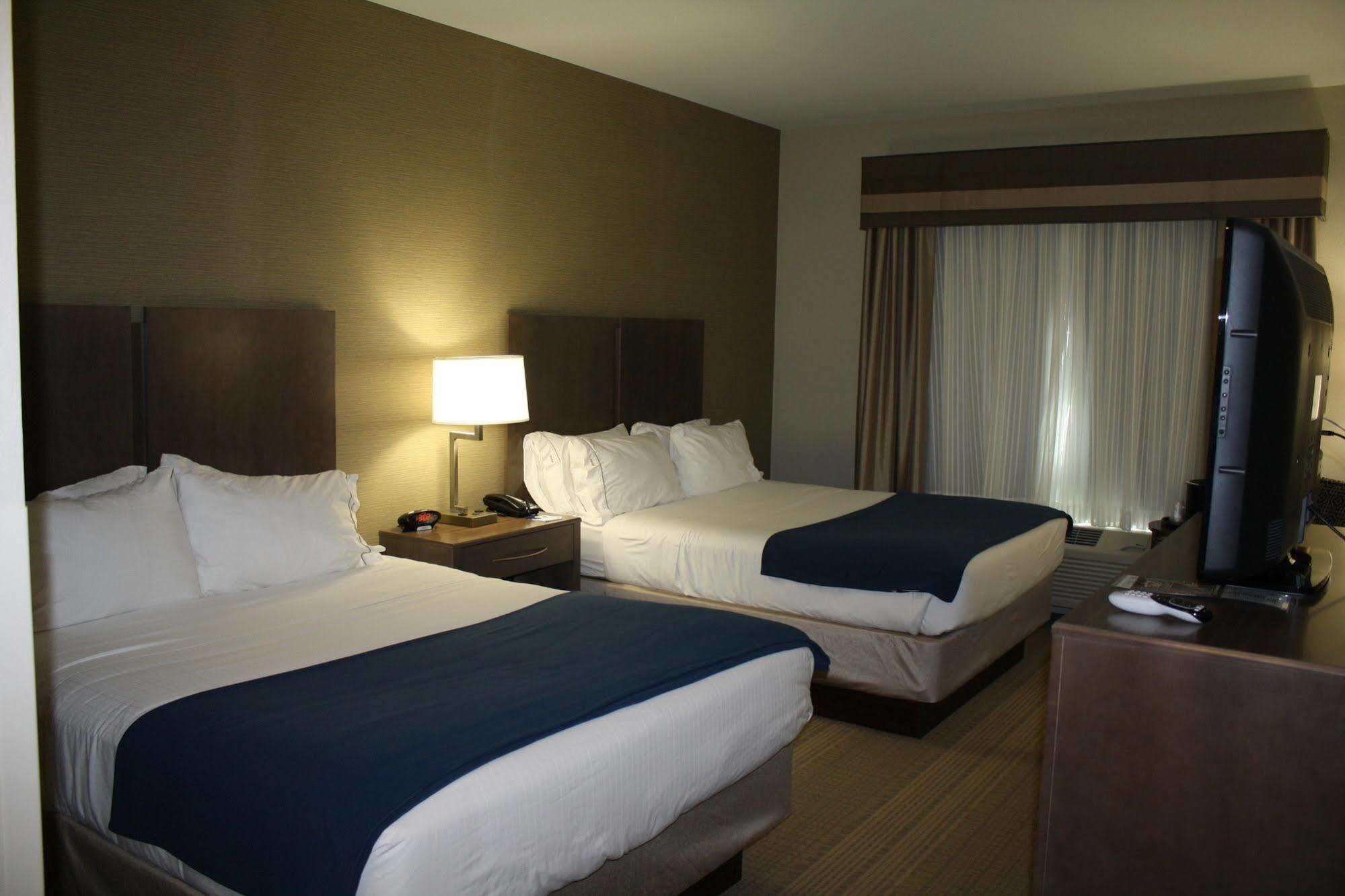 Holiday Inn Express Hotel & Suites Wichita Northeast By Ihg Buitenkant foto