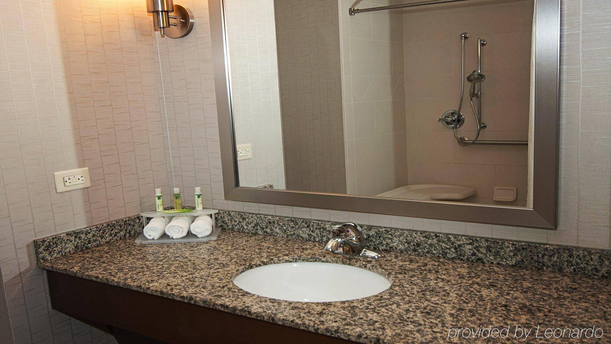 Holiday Inn Express Hotel & Suites Wichita Northeast By Ihg Buitenkant foto